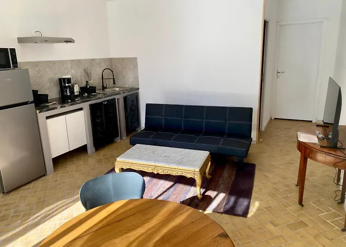 Solesmes, 3 Personnes, Terrasse, Plain-pied 아파트 *